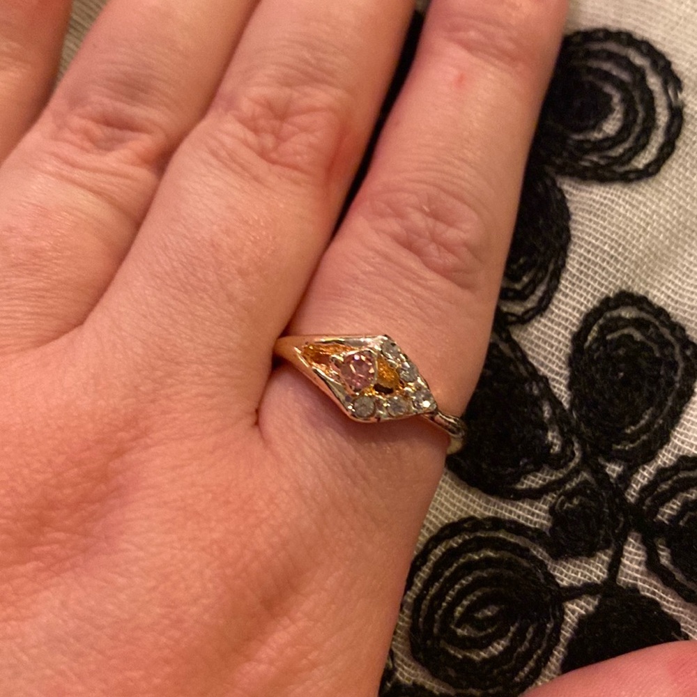 🌸 Pretty Ring 🌸 Size 19, Rose Stone